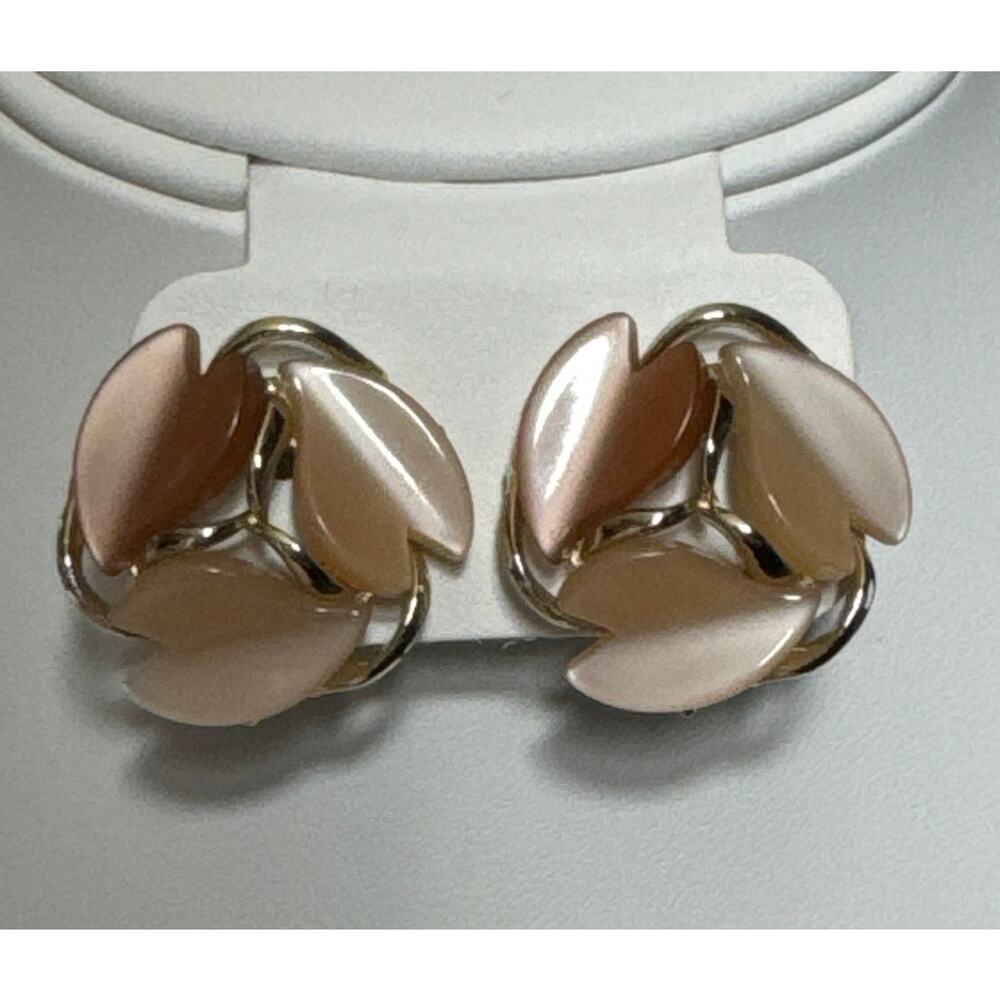 Vintage heart shaped nude colored clip on earrings